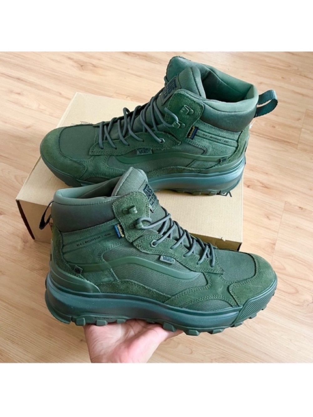 Vans Crestline Waterproof
Boot Grape Leaf Women 9.0US
Mens 7.5 US
